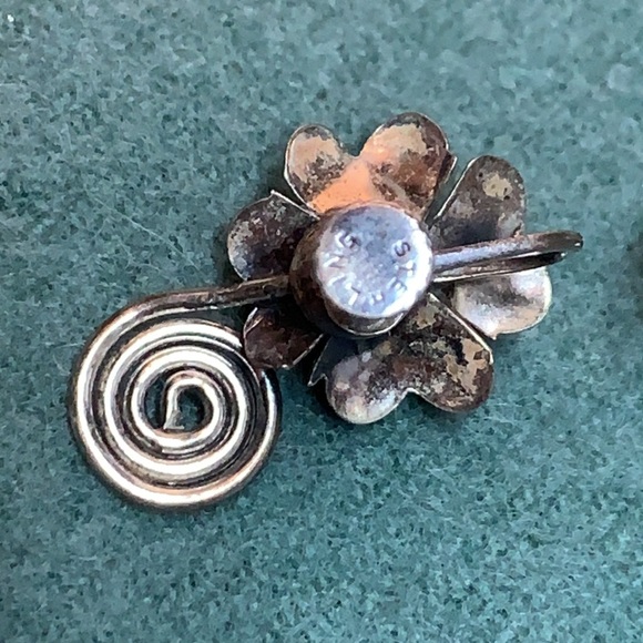 Vintage sterling screw back earrings - Picture 6 of 12